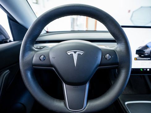 Used 2022 Tesla Model Y Long Range image 40