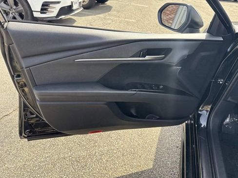 Used 2025 Toyota Camry SE w/ Convenience Package FWD image 19