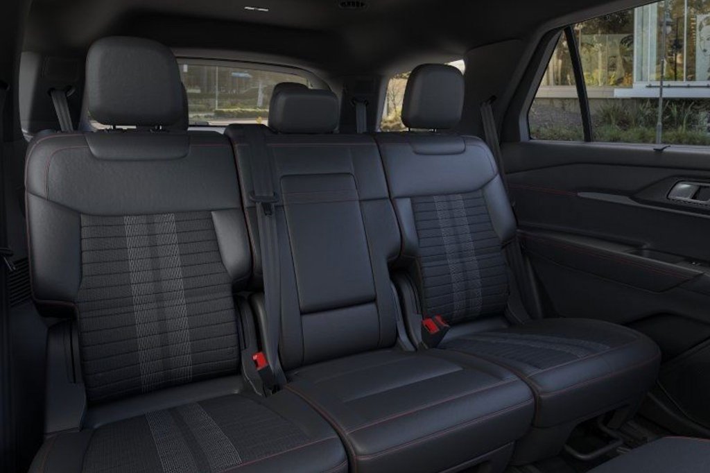Used 2025 Ford Explorer ST-Line w/ Premium Package RWD image 11