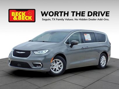 Used 2023 Chrysler Pacifica Touring-L