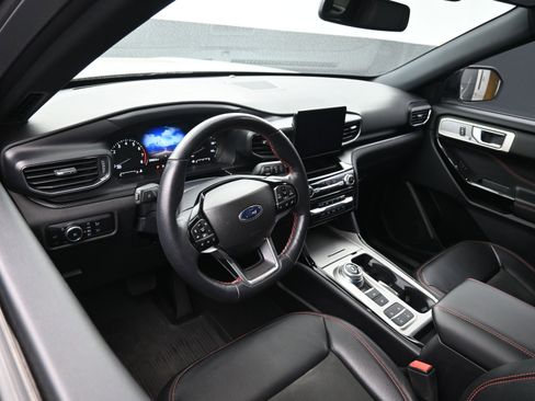 Used 2023 Ford Explorer ST-Line w/ Class IV Trailer Tow Package image 15