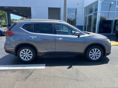Used 2018 Nissan Rogue SV FWD image 11