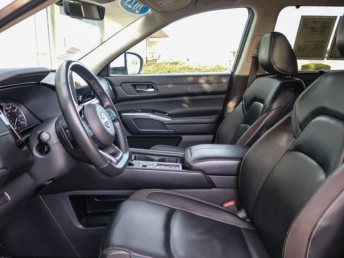 Used 2023 Nissan Pathfinder SL FWD image 17