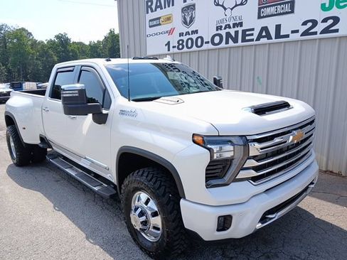 Used 2025 Chevrolet Silverado 3500 High Country w/ Technology Package AWD/4WD image 1