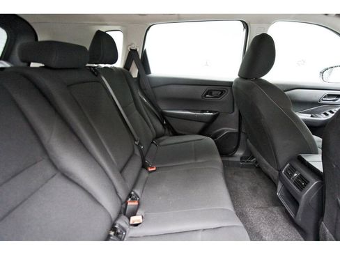 Used 2025 Nissan Rogue S FWD image 10