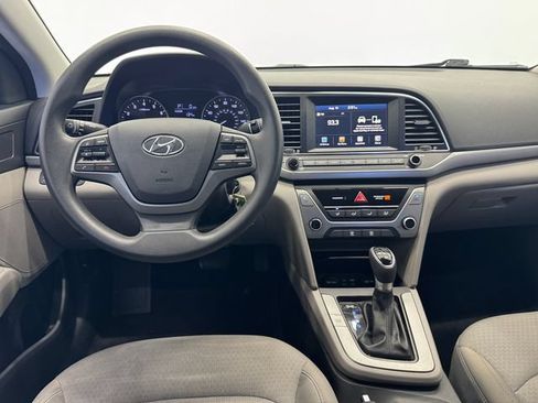 Used 2017 Hyundai Elantra SE FWD image 3