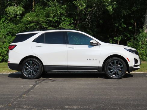 Used 2023 Chevrolet Equinox RS w/ RS Leather Package AWD/4WD image 2
