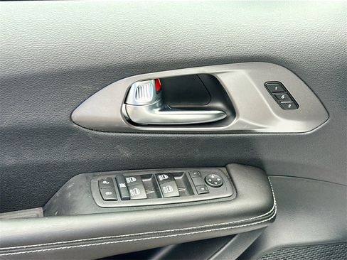 New 2026 Chrysler Pacifica Select image 18