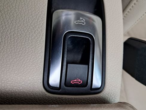 Used 2012 Volkswagen Eos Lux image 24