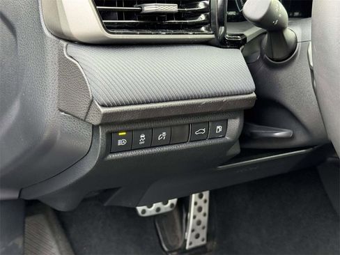 Used 2025 Toyota Camry SE image 10