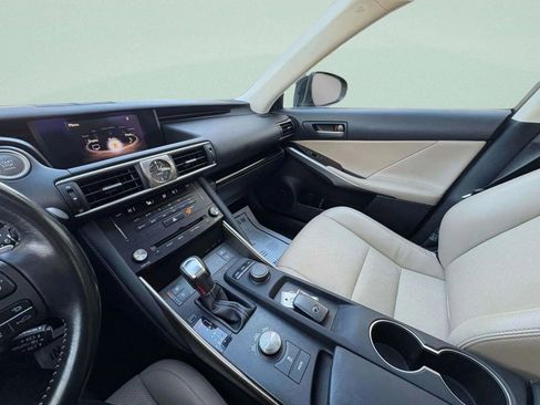 Used 2017 Lexus IS 300 F Sport image 43