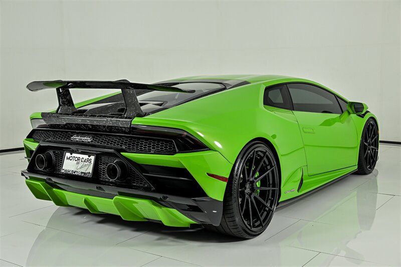 Used 2021 Lamborghini Huracan EVO RWD image 17
