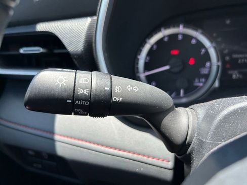 Used 2023 Toyota Highlander XSE FWD image 21