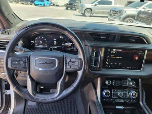 Used 2023 GMC Yukon XL Denali Ultimate AWD/4WD image 11