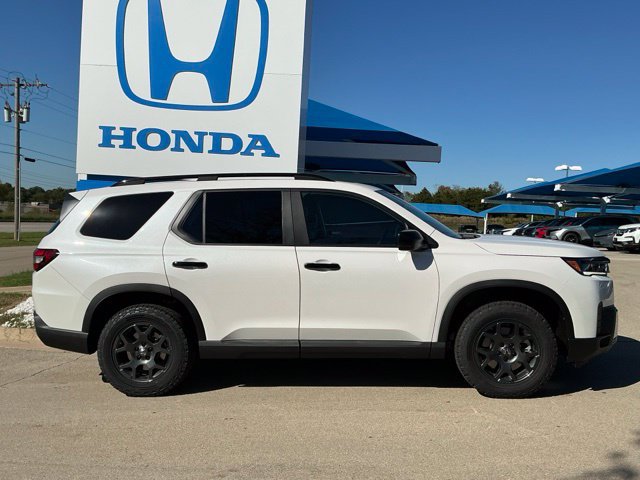 New 2026 Honda Pilot TrailSport image 2