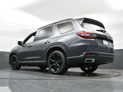 Used 2025 Honda Pilot Black Edition image 40