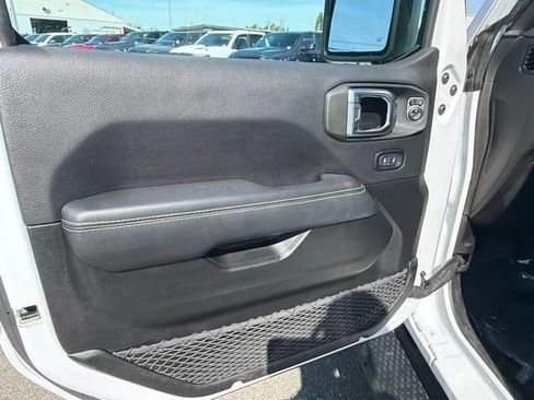 Used 2022 Jeep Wrangler Unlimited Sahara w/ LED Lighting Group AWD/4WD image 17