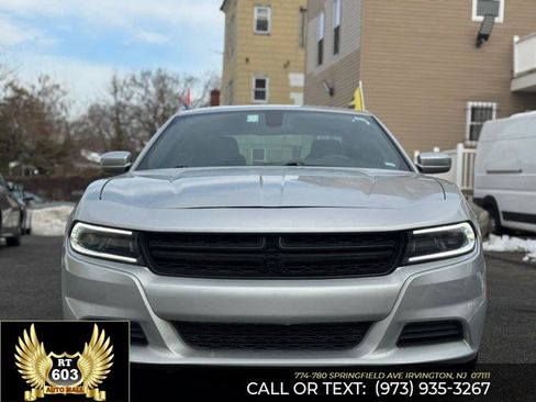 Used 2022 Dodge Charger SXT image 2