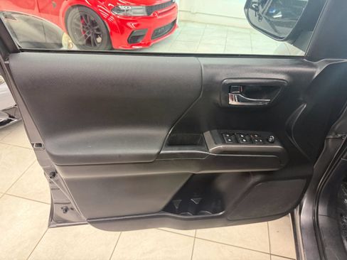 Used 2020 Toyota Tacoma TRD Sport AWD/4WD image 13