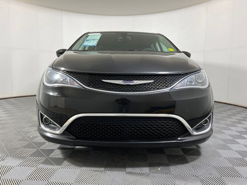 Used 2019 Chrysler Pacifica Touring Plus image 5