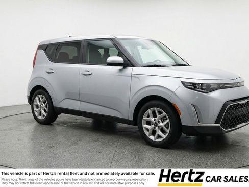 Used 2025 Kia Soul LX w/ LX Technology Package FWD image 1