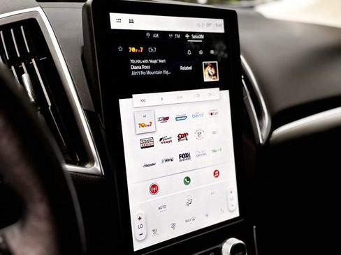 Used 2024 Ford Edge Titanium image 13