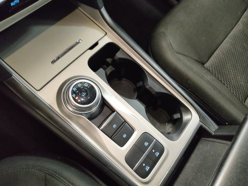 Used 2022 Ford Explorer XLT image 26