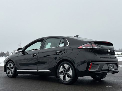Used 2022 Hyundai Ioniq Limited image 12