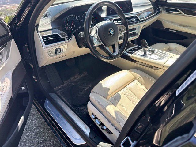 Used 2018 BMW 740e xDrive AWD/4WD image 8