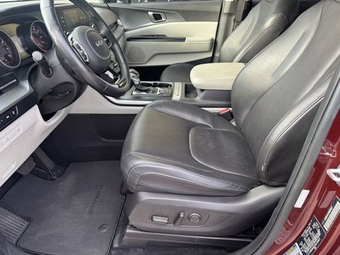 Used 2022 Kia Carnival LX image 20