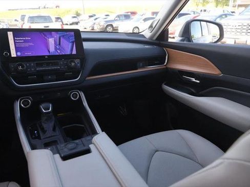 Certified 2025 Toyota Grand Highlander FWD image 28