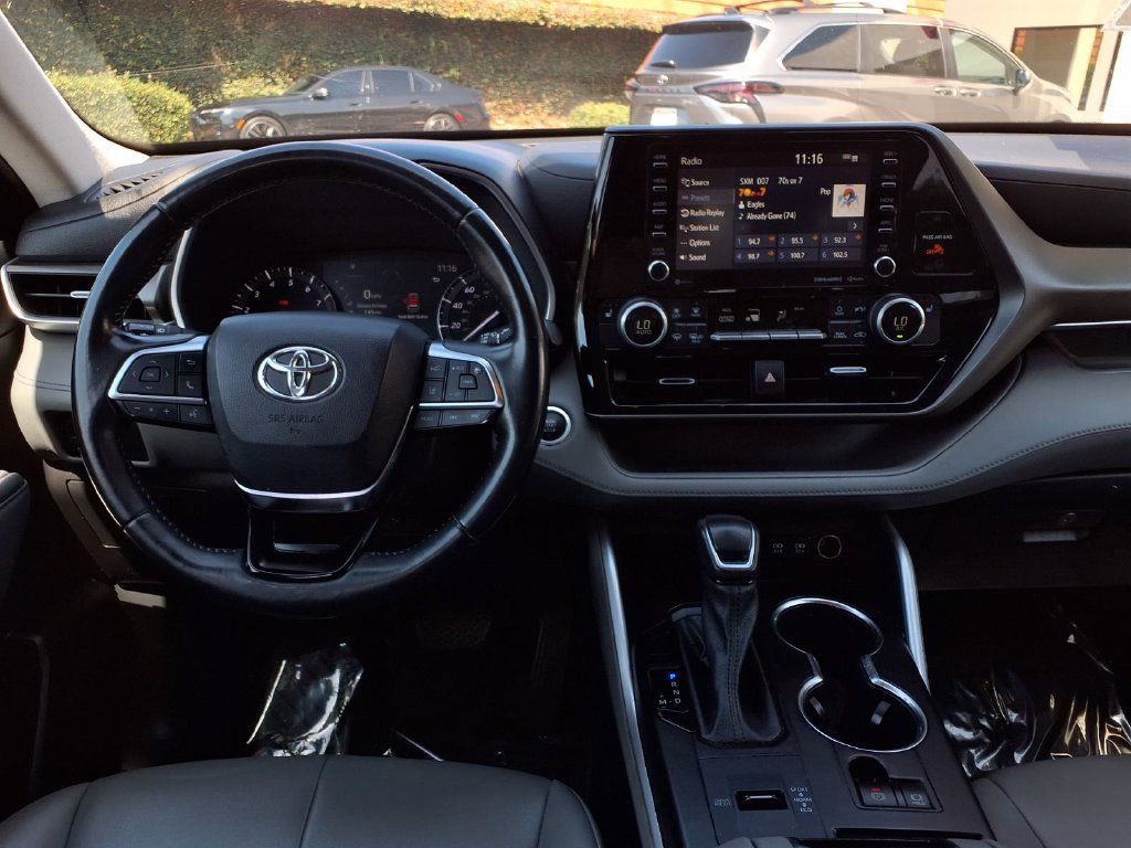 Used 2021 Toyota Highlander XLE FWD image 31