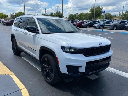 Used 2023 Jeep Grand Cherokee L Laredo AWD/4WD image 2