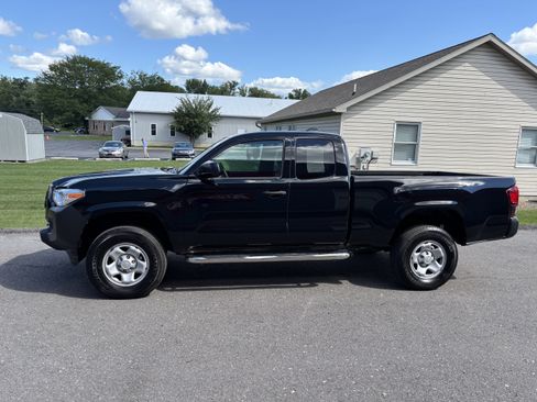 Used 2021 Toyota Tacoma SR AWD/4WD image 6