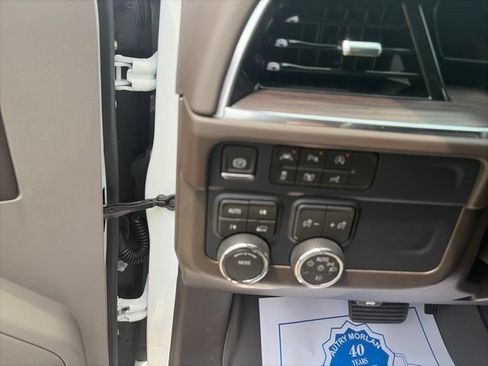 New 2026 Chevrolet Suburban LT w/ Comfort Package AWD/4WD image 19
