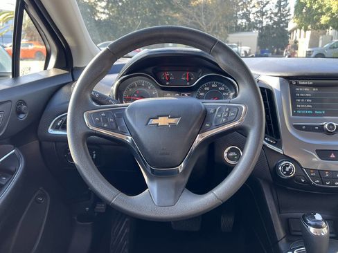 Used 2017 Chevrolet Cruze LT w/ Convenience Package image 16