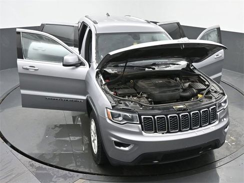 Used 2018 Jeep Grand Cherokee Laredo image 62