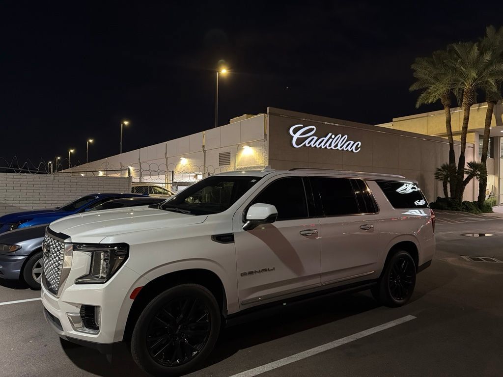 Used 2022 GMC Yukon XL Denali RWD image 2