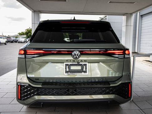 New 2026 Volkswagen Tiguan SE R-Line FWD image 19