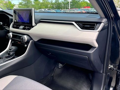 Used 2025 Toyota RAV4 XLE image 15