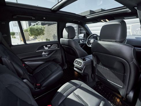 Used 2024 Mercedes-Benz GLS 63 AMG 4MATIC image 37