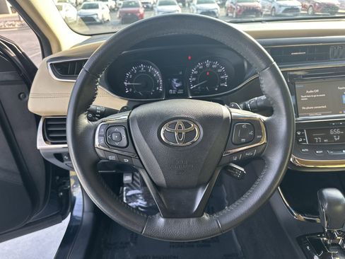 Used 2017 Toyota Avalon XLE image 18