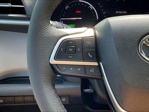 Used 2025 Toyota Sienna XLE FWD image 24