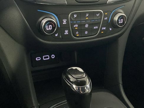Used 2019 Chevrolet Equinox LT FWD image 23