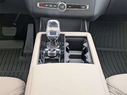 New 2026 Volvo XC90 B6 Plus w/ Protection Package Premier image 23