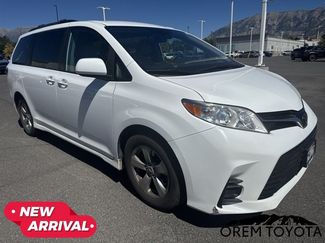 Used 2020 Toyota Sienna LE w/ LE Preferred Package FWD video 1