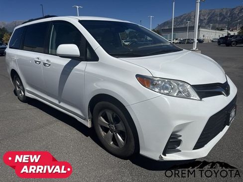 Used 2020 Toyota Sienna LE w/ LE Preferred Package FWD image 1