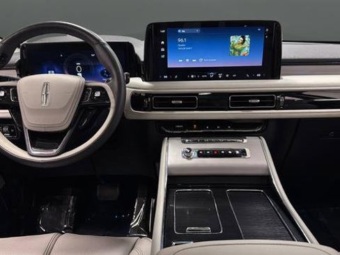 Used 2025 Lincoln Aviator Reserve w/ Equipment Group 201A AWD/4WD image 11