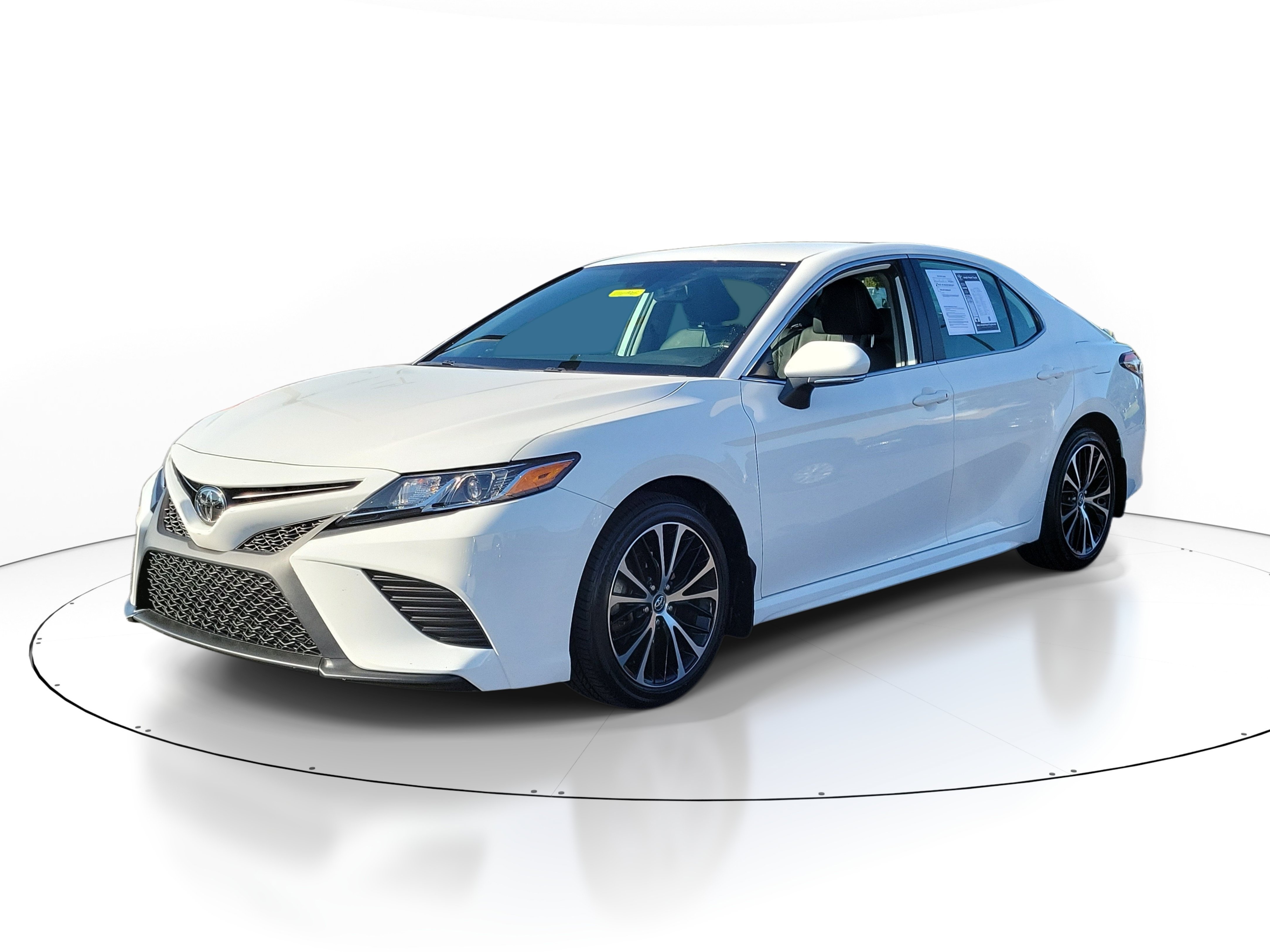 Used 2020 Toyota Camry SE w/ Convenience Package FWD image 2