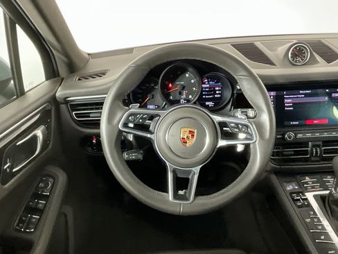 Used 2020 Porsche Macan image 11